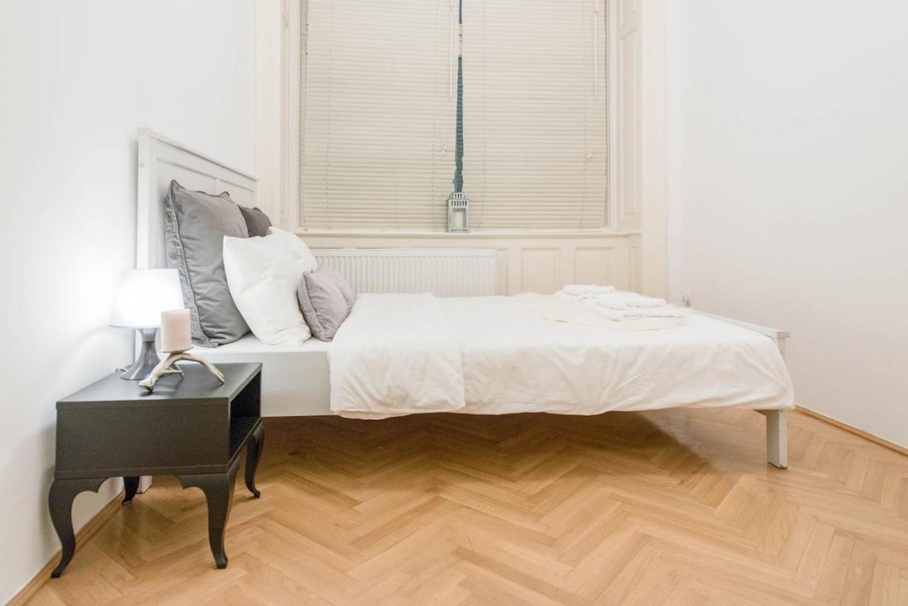 Bourgeois Elegance In The Heart Of ブダペスト エクステリア 写真